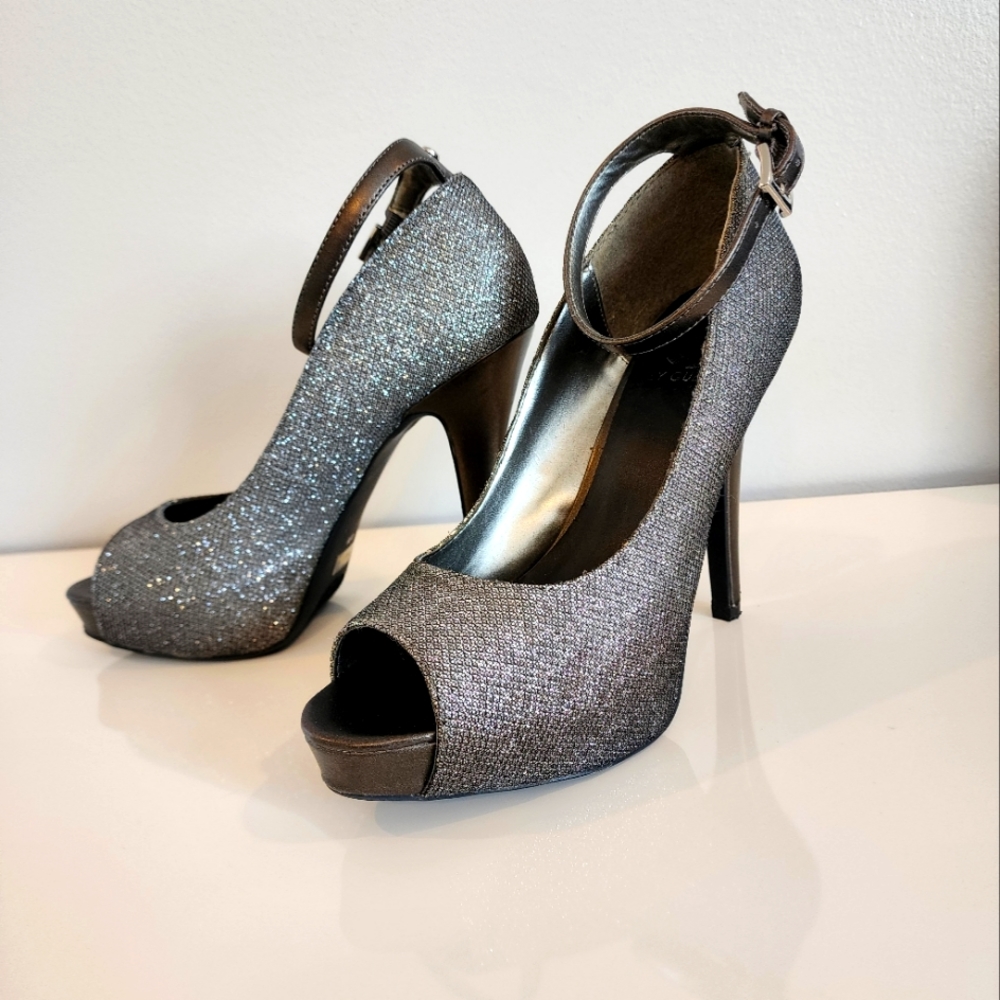 G by GUESS Platform 4" Heels graphite glitter sparkle ✨️ size 8.5
